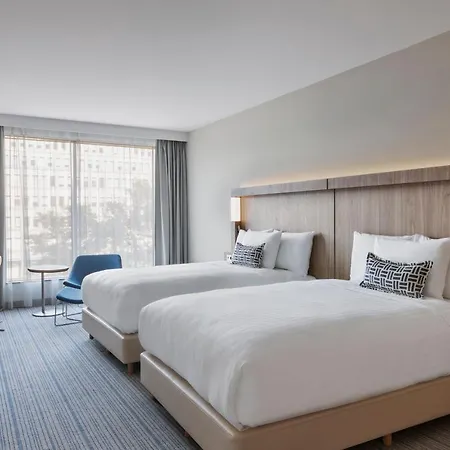 Ξενοδοχείο Courtyard By Marriott 4*