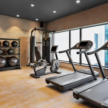 מלון Courtyard By Marriott 4*