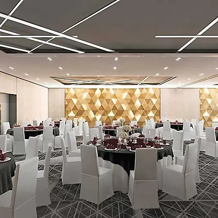 Courtyard By Marriott Hotell
