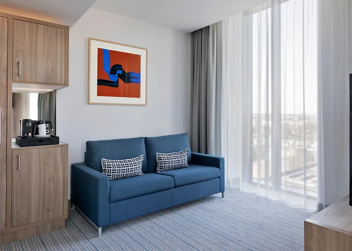 מלון Courtyard By Marriott 4*